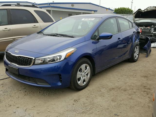 3KPFK4A70HE114011 - 2017 KIA FORTE LX BLUE photo 2