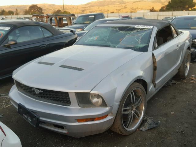 1ZVFT84NX65111900 - 2006 FORD MUSTANG GRAY photo 2