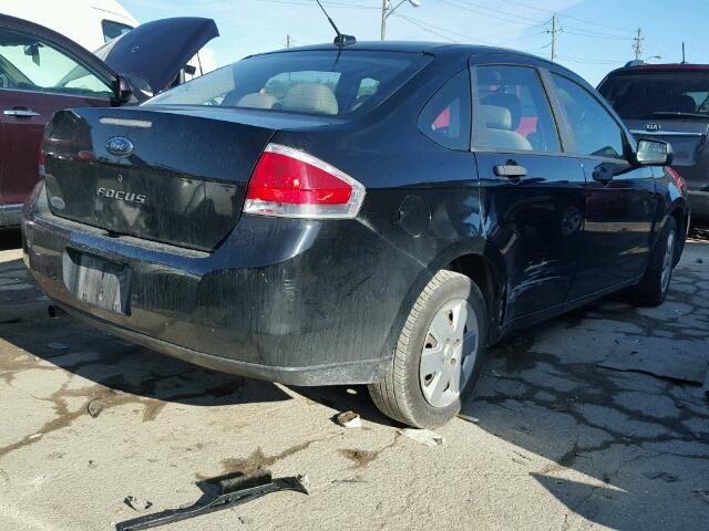 1FAHP34N79W156929 - 2009 FORD FOCUS S BLACK photo 4