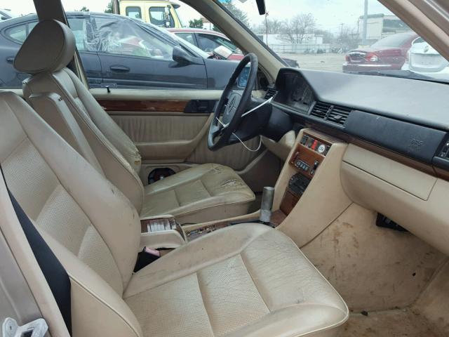 WDBEA32E6SC210244 - 1995 MERCEDES-BENZ E 320 BASE BEIGE photo 5