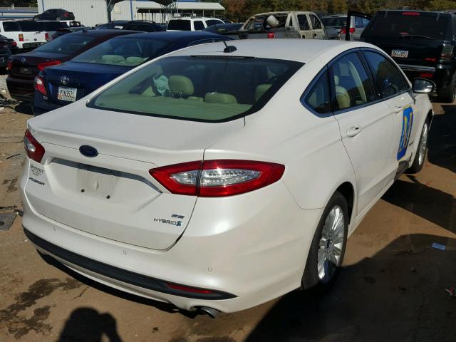 3FA6P0LU8GR139362 - 2016 FORD FUSION SE WHITE photo 4