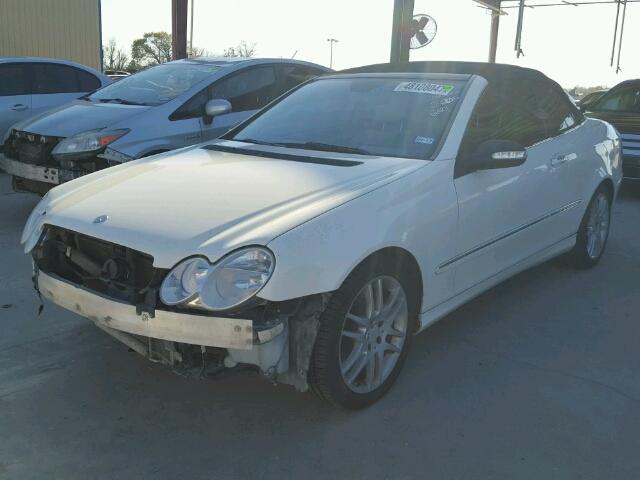 WDBTK56F28F237015 - 2008 MERCEDES-BENZ CLK 350 WHITE photo 2