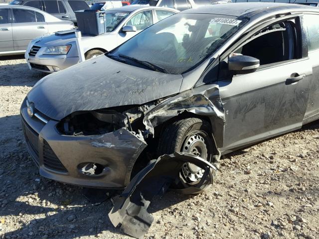 1FADP3F25EL330381 - 2014 FORD FOCUS SE GRAY photo 9