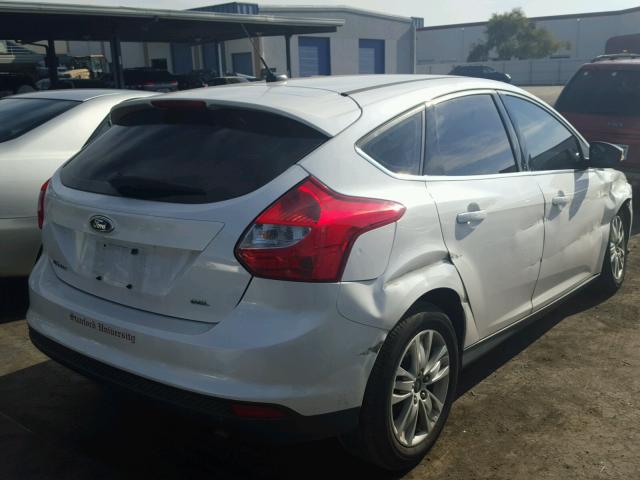 1FAHP3M2XCL422961 - 2012 FORD FOCUS SEL WHITE photo 4