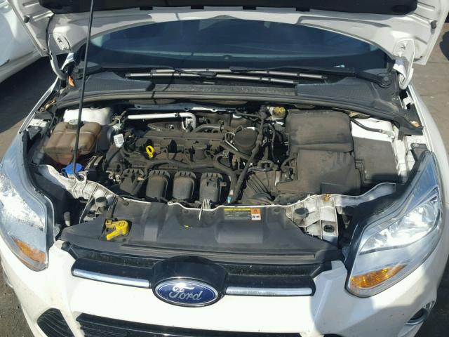 1FAHP3M2XCL422961 - 2012 FORD FOCUS SEL WHITE photo 7