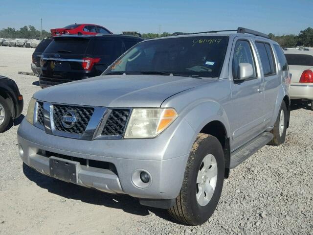 5N1AR18U56C661582 - 2006 NISSAN PATHFINDER SILVER photo 2