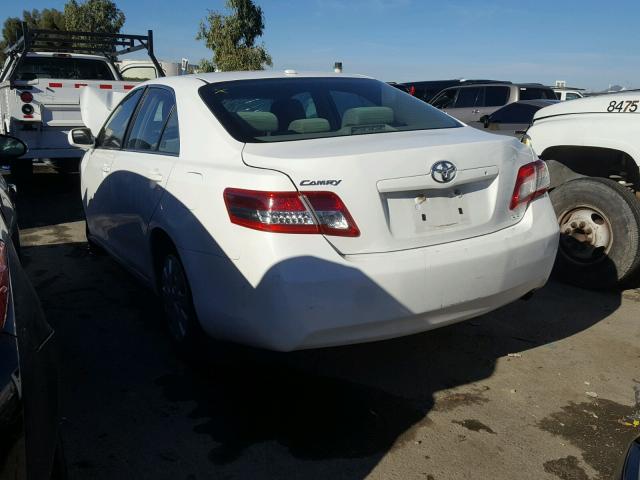 JTNBF3EK5B3011933 - 2011 TOYOTA CAMRY BASE WHITE photo 3