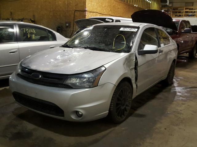 1FAHP33N19W231450 - 2009 FORD FOCUS SES SILVER photo 2