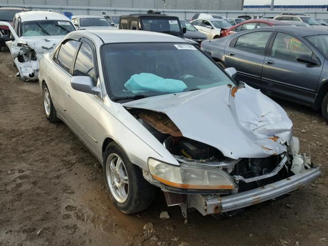 1HGCG5641XA018500 - 1999 HONDA ACCORD LX SILVER photo 1