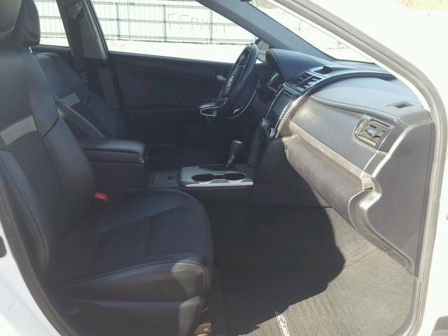 4T1BF1FK6CU136308 - 2012 TOYOTA CAMRY BASE WHITE photo 5