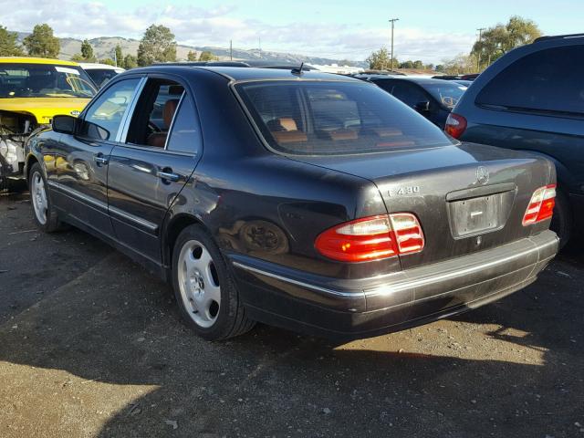 WDBJF70J7YA978357 - 2000 MERCEDES-BENZ E 430 BLACK photo 3