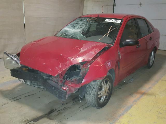 1FAFP34P5YW143958 - 2000 FORD FOCUS SE RED photo 2