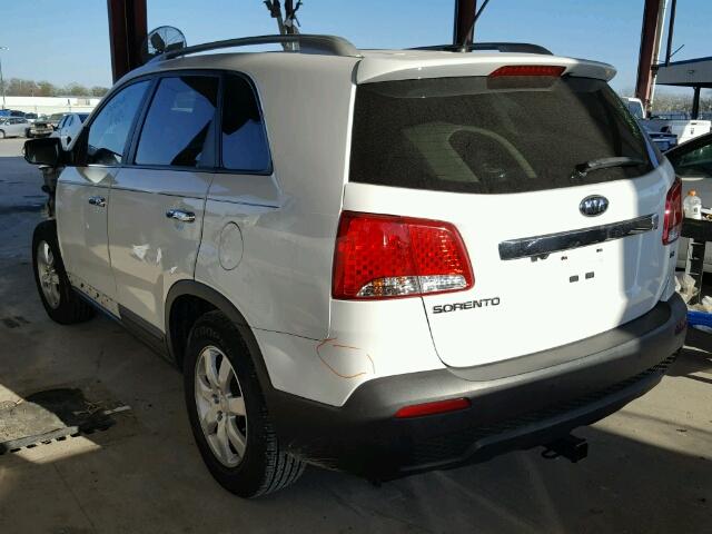 5XYKU3A60CG289686 - 2012 KIA SORENTO EX WHITE photo 3