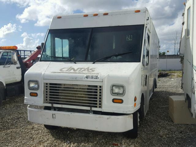 4UZAANBW27CY44996 - 2007 FREIGHTLINER CHASSIS M WHITE photo 2