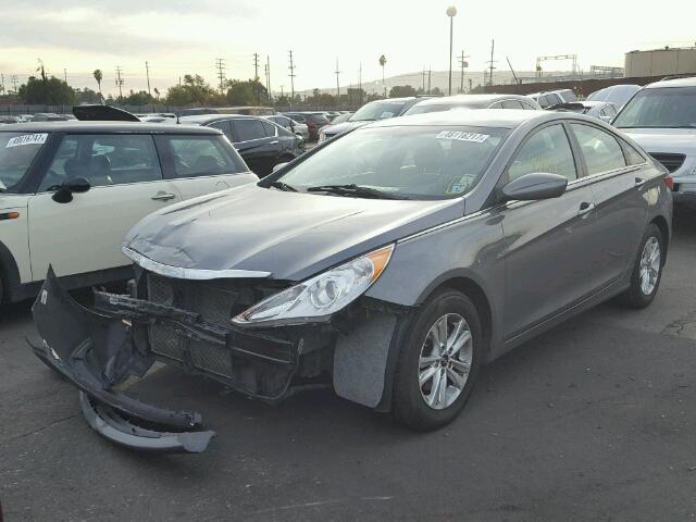 5NPEB4AC2DH648061 - 2013 HYUNDAI SONATA GLS GRAY photo 2