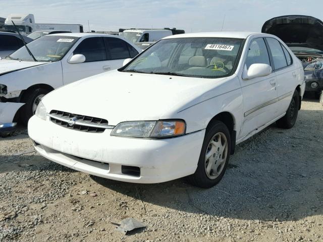 1N4DL01D9WC121763 - 1998 NISSAN ALTIMA XE WHITE photo 2