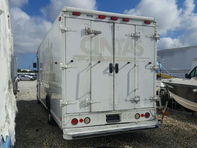 4UZAANCP14CM64521 - 2004 FREIGHTLINER CHASSIS M WHITE photo 3