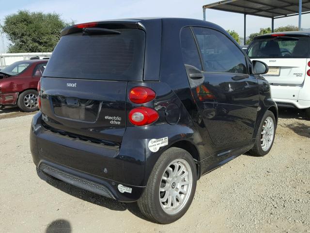 WMEEJ9AAXDK673405 - 2013 SMART FORTWO ELE 绿色 照片 4
