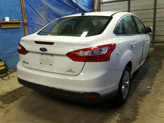 1FADP3F29DL360823 - 2013 FORD FOCUS SE WHITE photo 4