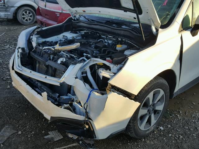 JF2SJAEC9JH402277 - 2018 SUBARU FORESTER 2 WHITE photo 9