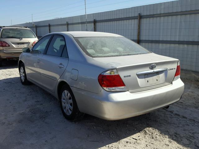 4T1BE30K15U942292 - 2005 TOYOTA CAMRY LE SILVER photo 3