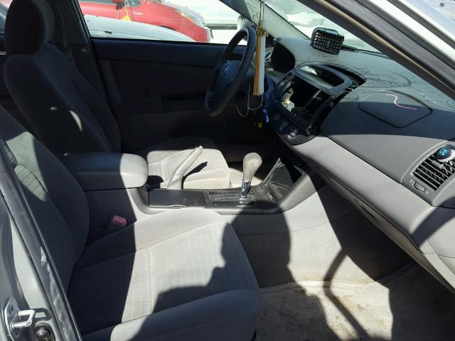 4T1BE30K15U942292 - 2005 TOYOTA CAMRY LE ვერცხლისფერი ფოტო 5
