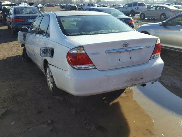 4T1BE30K85U006900 - 2005 TOYOTA CAMRY LE YELLOW photo 3
