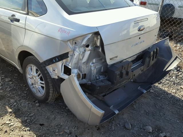 1FAHP35N79W159845 - 2009 FORD FOCUS SE SILVER photo 9