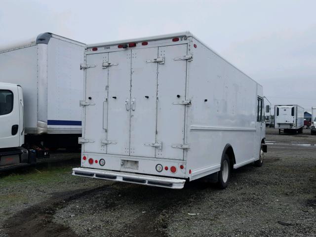 4UZAANBW76CW65626 - 2006 FREIGHTLINER CHASSIS M WHITE photo 4