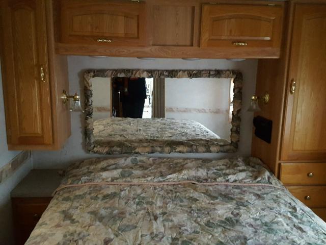 5B4LP37J3Y3316615 - 2000 RVIS CAMPER WHITE photo 9