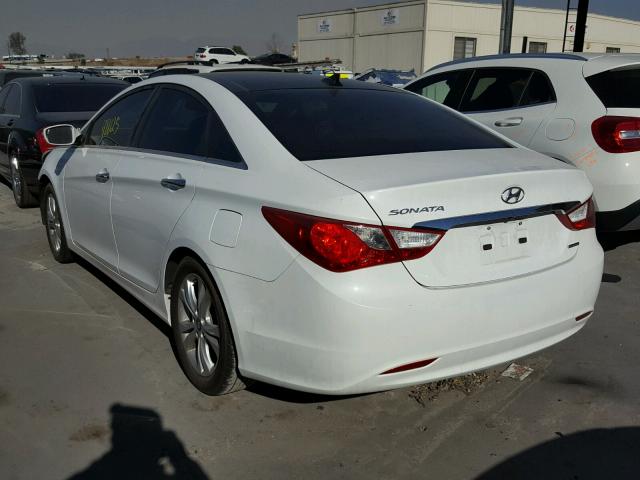 5NPEC4AC1CH379658 - 2012 HYUNDAI SONATA SE WHITE photo 3