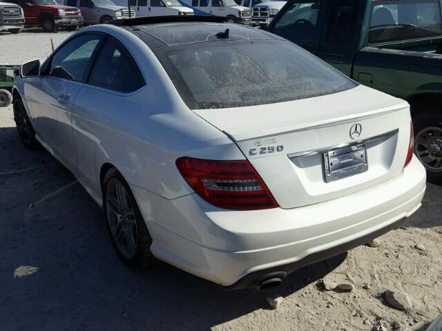 WDDGJ4HB2DG062348 - 2013 MERCEDES-BENZ C 250 WHITE photo 3