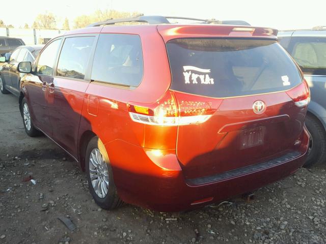 5TDYK3DC4CS278971 - 2012 TOYOTA SIENNA XLE RED photo 3