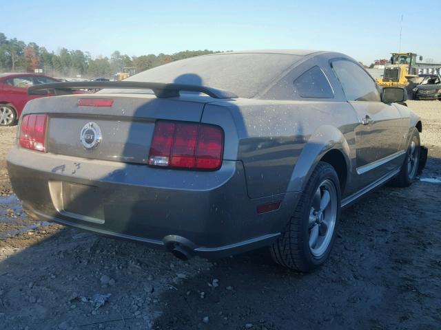 1ZVFT82H955157942 - 2005 FORD MUSTANG GT BROWN photo 4