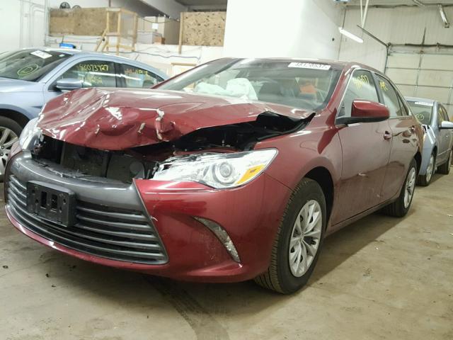 4T1BF1FK6HU730940 - 2017 TOYOTA CAMRY LE MAROON photo 2