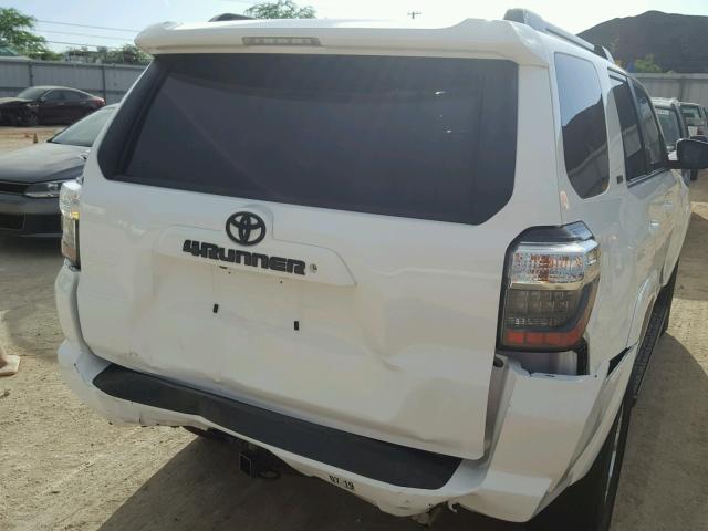 JTEZU5JR8H5160367 - 2017 TOYOTA 4RUNNER SR WHITE photo 9