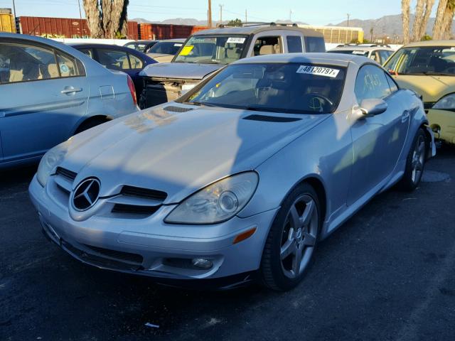 WDBWK56F75F050880 - 2005 MERCEDES-BENZ SLK 350 SILVER photo 2