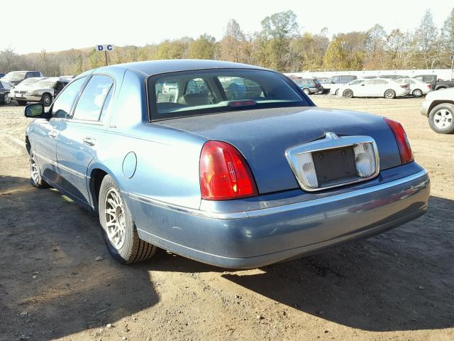 1LNHM82W32Y653333 - 2002 LINCOLN TOWN CAR S BLUE photo 3