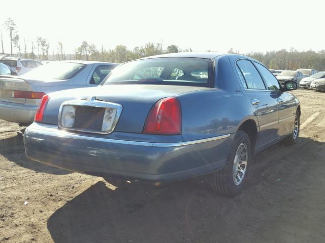 1LNHM82W32Y653333 - 2002 LINCOLN TOWN CAR S BLUE photo 4