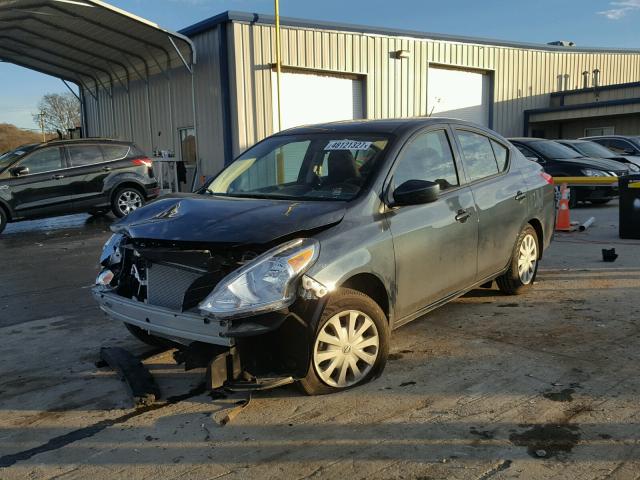 3N1CN7AP4HL858107 - 2017 NISSAN VERSA S GRAY photo 2