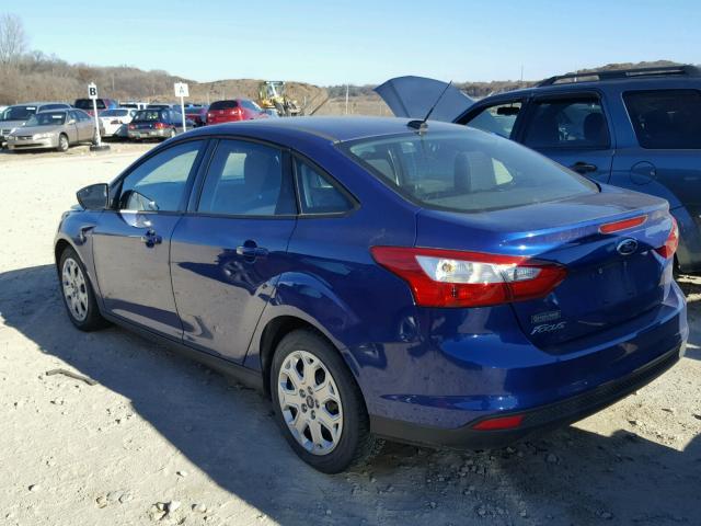 1FAHP3F28CL251754 - 2012 FORD FOCUS SE BLUE photo 3