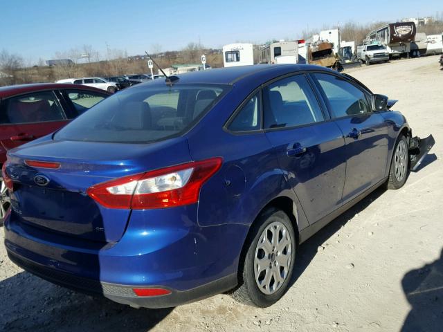 1FAHP3F28CL251754 - 2012 FORD FOCUS SE BLUE photo 4