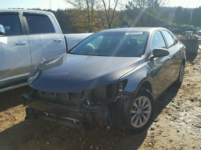 4T1BF1FK6FU011538 - 2015 TOYOTA CAMRY LE გრაფიტი ფოტო 2