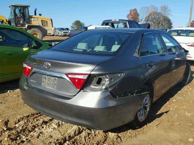 4T1BF1FK6FU011538 - 2015 TOYOTA CAMRY LE გრაფიტი ფოტო 4