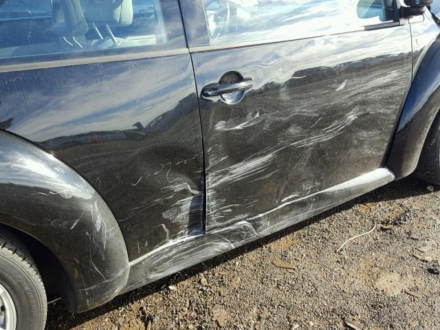 3VWCA21C9YM499983 - 2000 VOLKSWAGEN NEW BEETLE 黑色 照片 9