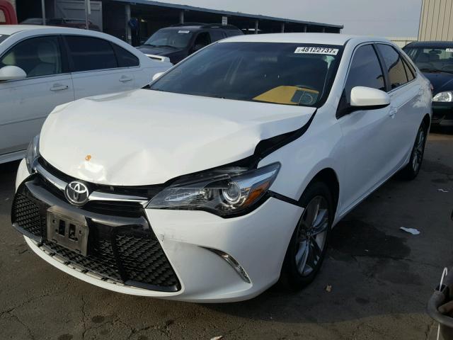 4T1BF1FK5GU137214 - 2016 TOYOTA CAMRY LE WHITE photo 2