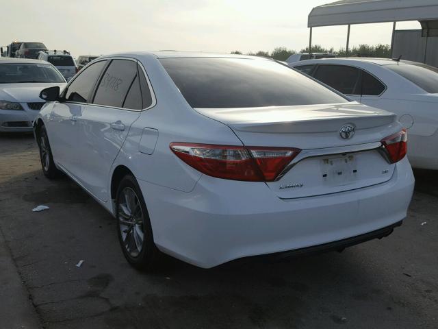 4T1BF1FK5GU137214 - 2016 TOYOTA CAMRY LE WHITE photo 3