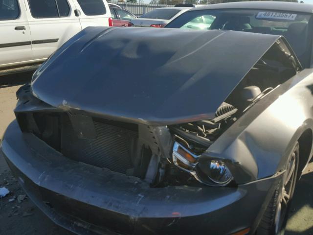 1ZVBP8AN0A5138443 - 2010 FORD MUSTANG GRAY photo 9