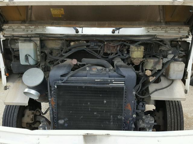 4UZAANBW61CH86630 - 2001 FREIGHTLINER CHASSIS M WHITE photo 7