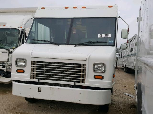 4UZAANBWX6CW65619 - 2006 FREIGHTLINER CHASSIS M WHITE photo 2